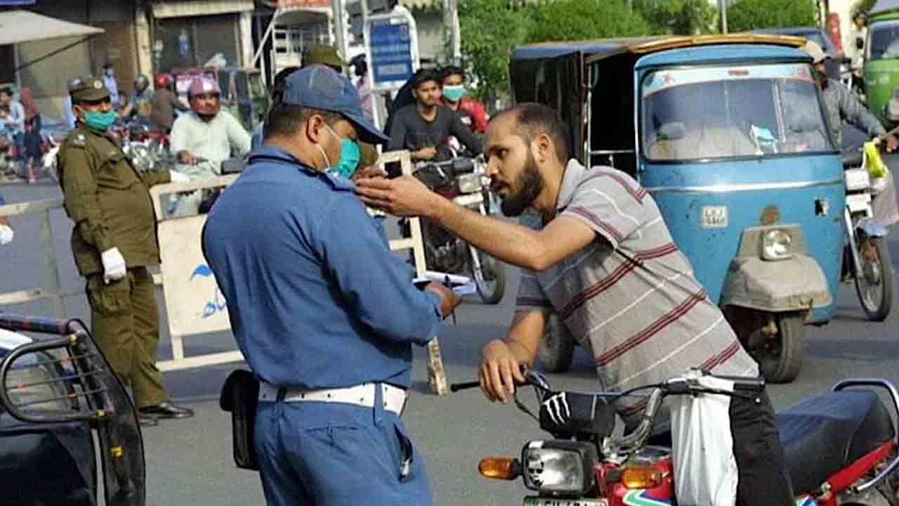 ہیلمٹ کی پابندی