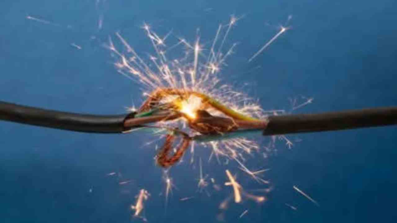 کاہنہ: بجلی کی ٹوٹی تار نے 6 سالہ بچے کی جان لے لی