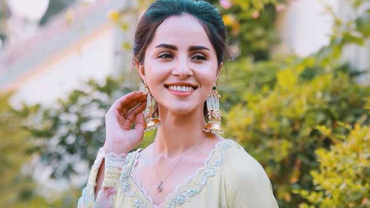 نمرہ خان کی حالت بہتر، ہسپتال سے گھر منتقل ہوگئیں